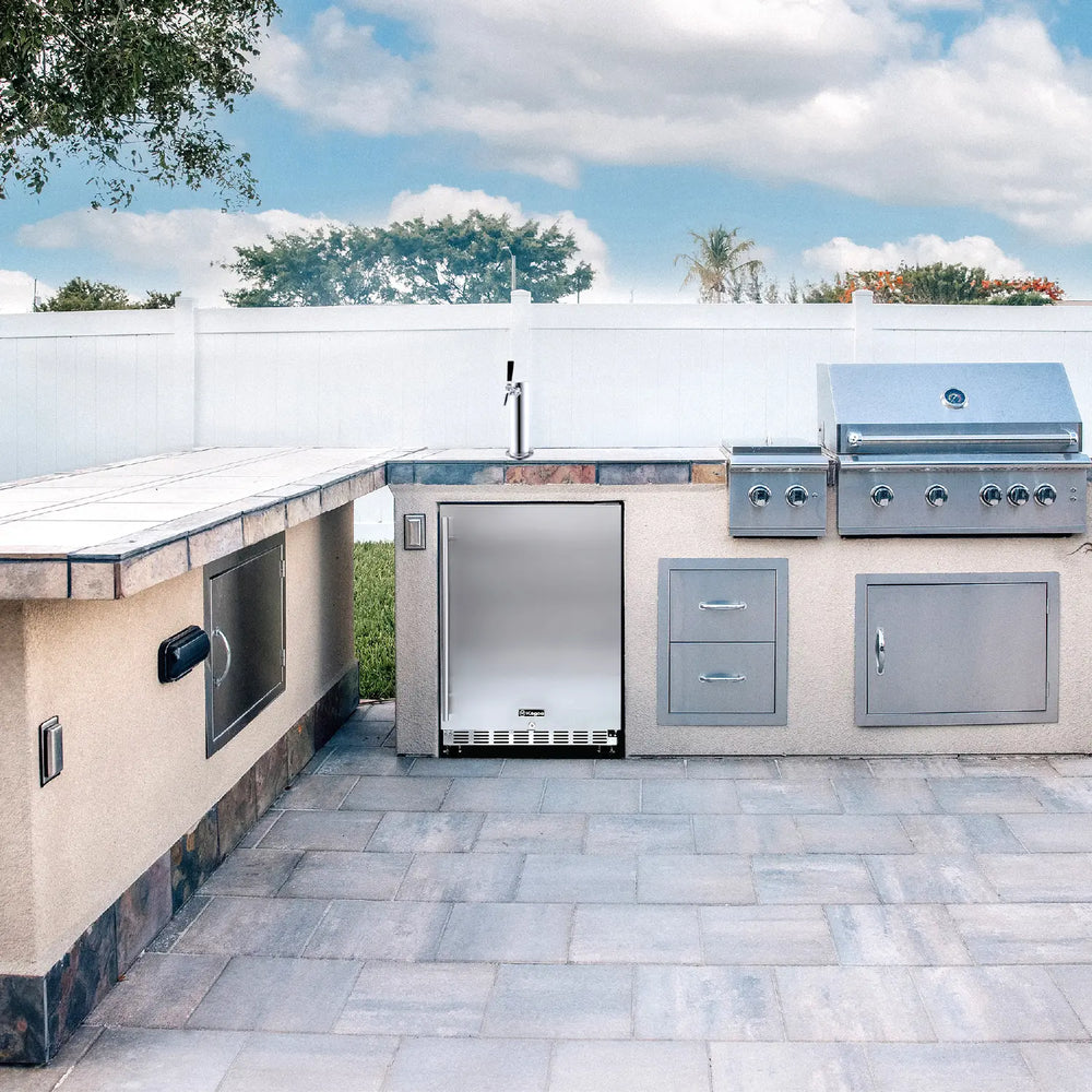 HK38 Built in Outdoor Example using Stainless Steel Single Tap Right Hinge