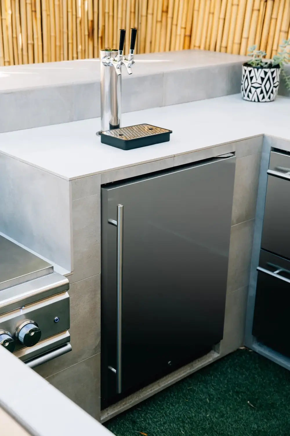 Summerset RFR-24DK 24" Outdoor Kegerator Lifestyle