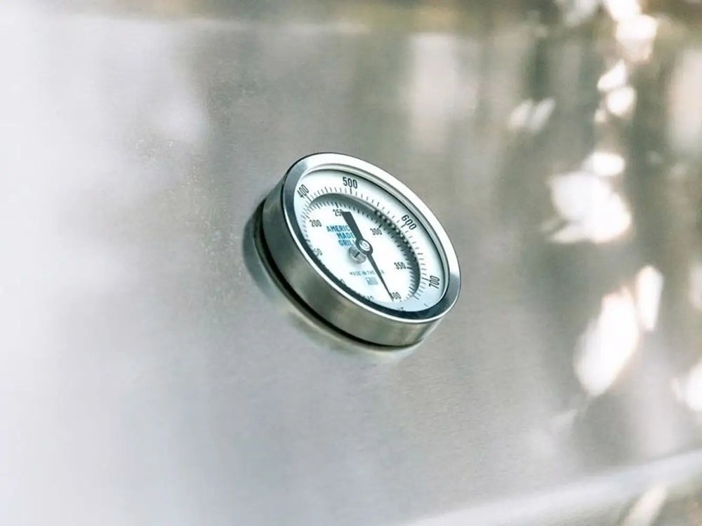 Built-in BBQ hood thermometer for precise temperature control