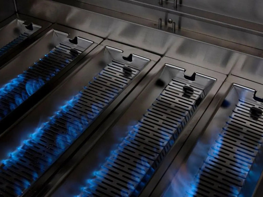 Even heat distribution with multiple gas burners in stainless steel grill