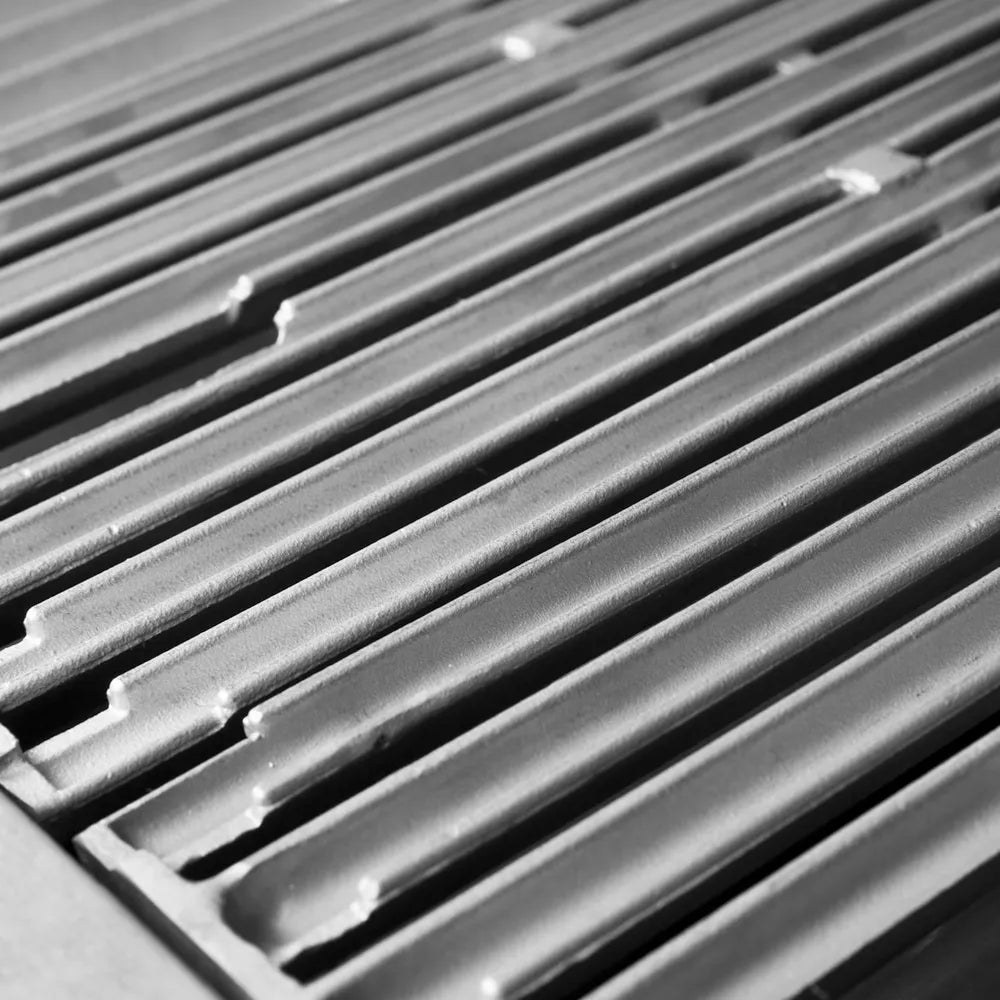 Broil King Imperial S 470 cast iron cooking grates, close-up
