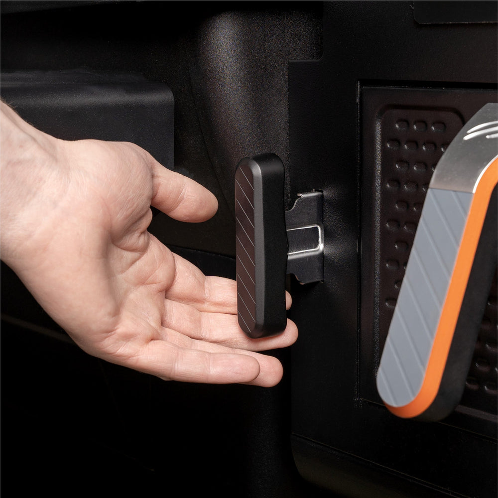 Blackstone 900 Pellet Grill Airfryer Combo Handle