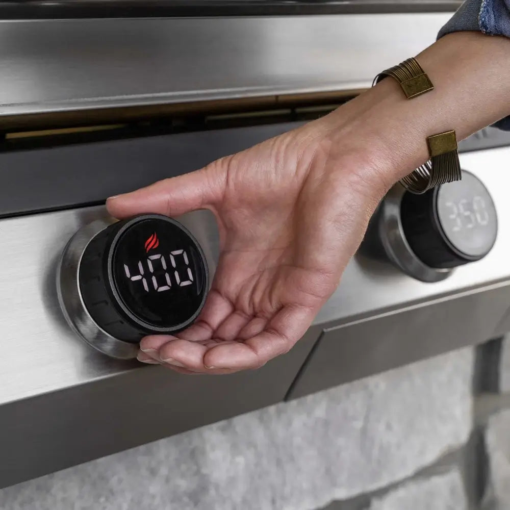 Close-up of Blackstone 36-inch drop-in griddle digital knob with 400°F temperature display for accurate heat control