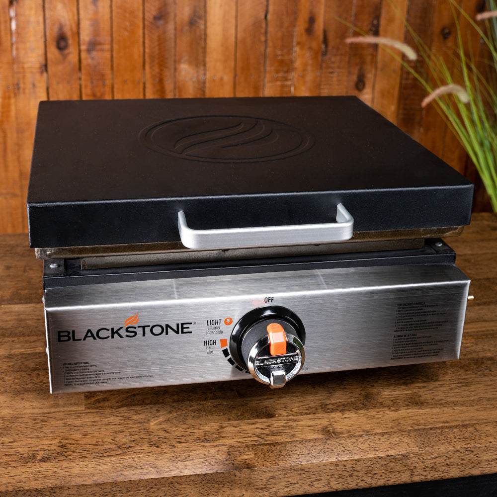 Blackstone 17" Griddle Hard Cover – With Hanging Brackets