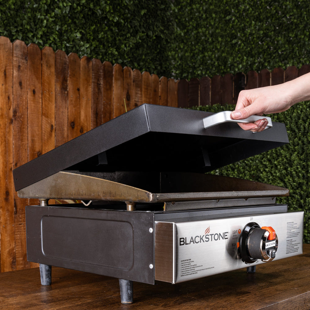 Blackstone 17" Griddle Hard Cover – With Hanging Brackets