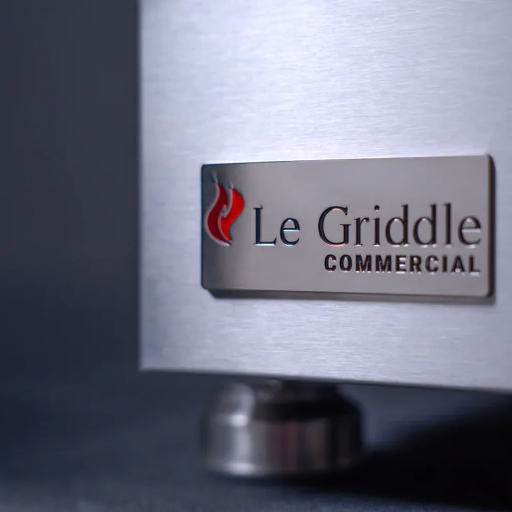 Le Griddle Commercial logo badge on OML75C6 gas griddle close-up