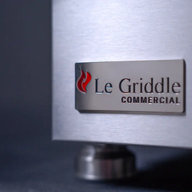Le Griddle Commercial logo badge on OML105C6 gas griddle close-up