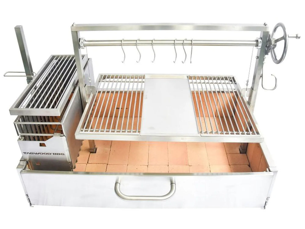 Tagwood BBQ25SS XL built-in Santa Maria grill cooking area with removable center plancha plate and dual grates