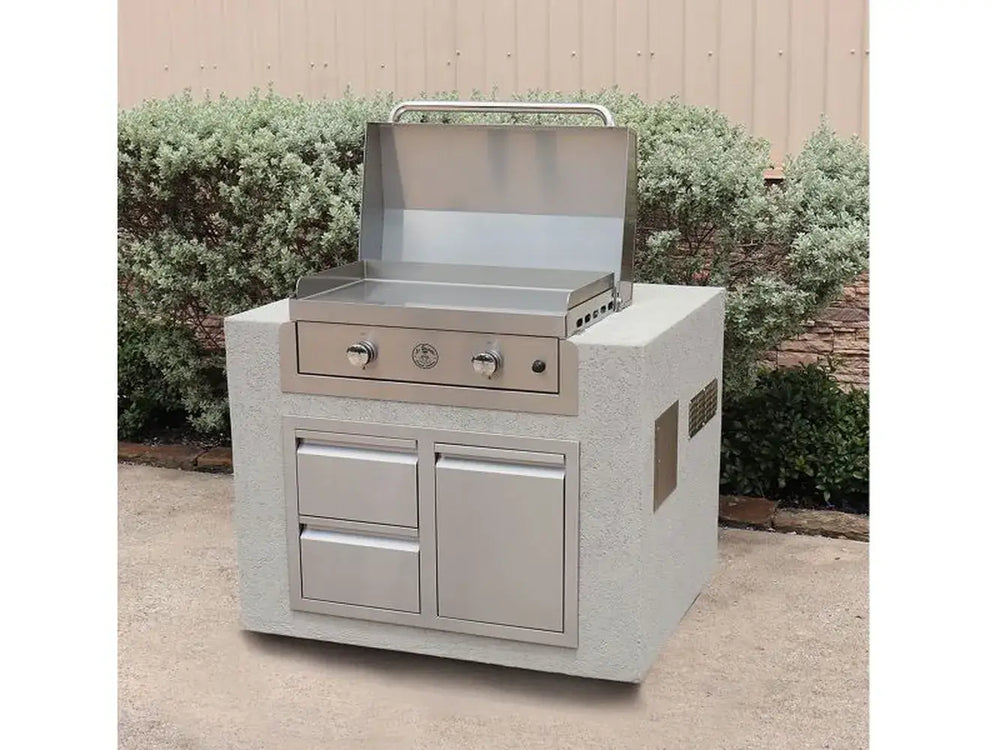 Outdoor kitchen installation view of Le Griddle with the seamless Trim Kit accessory in the countertop.