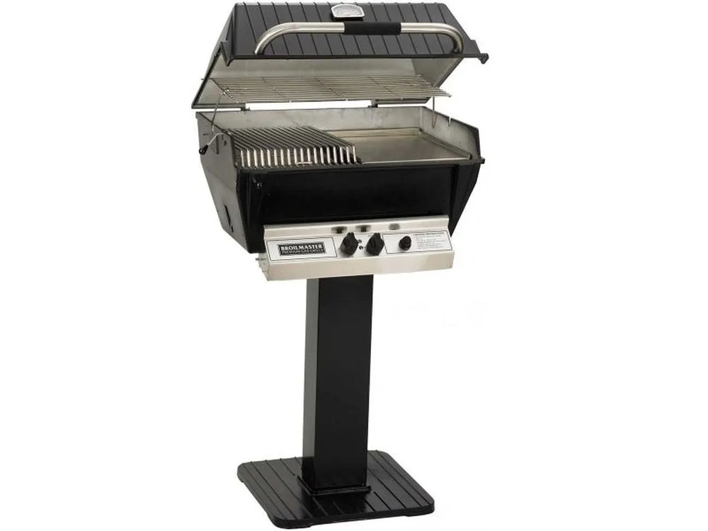 Broilmaster P3SX/P3SXN Grill Head with Griddle on Black Patio Post